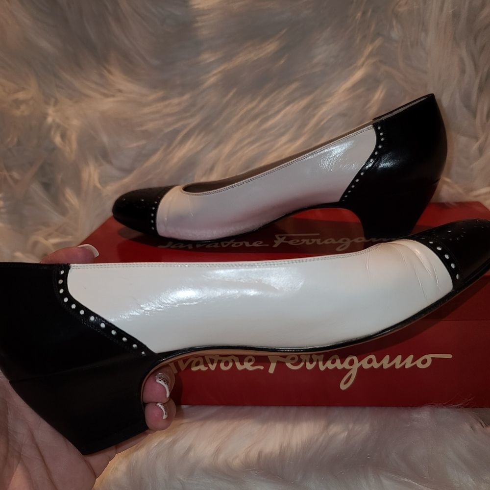 SALVATORE FERRAGAMO VINTAGE PUMP HEELS (7.5AA) - Picture 13 of 13